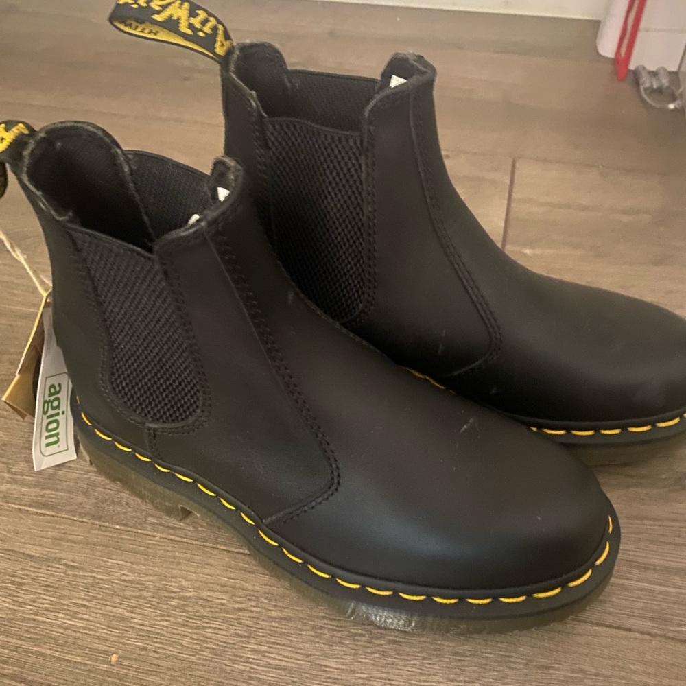 Dr. Martens 2976 Quad Chelsea Boot